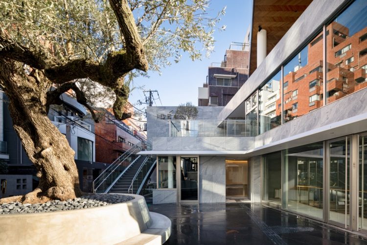 © Kawasumi・Kobayashi Kenji Photograph Office