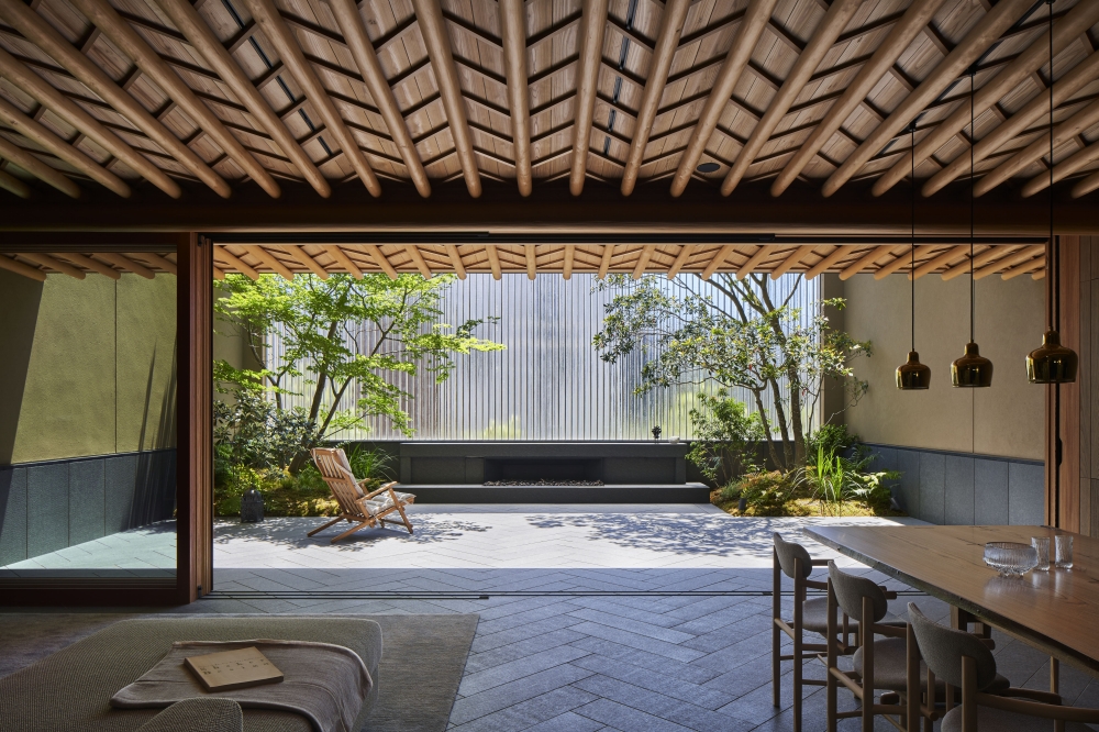 北山杉天井は京都の数寄屋大工が施工した。垂木は最長6.3mのものを利用している。 photo